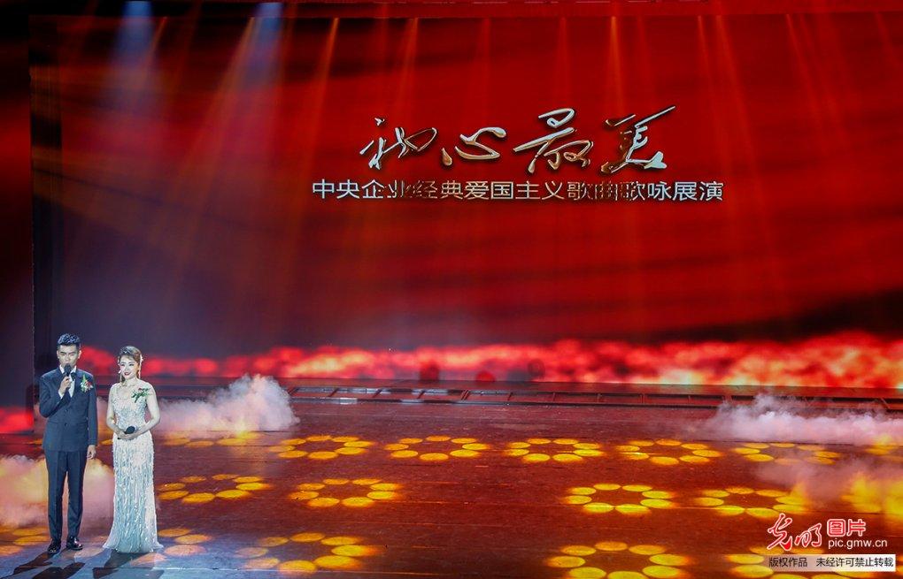 向上跳的香蕉